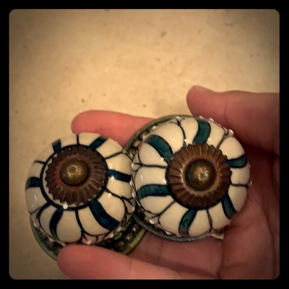 Never used! Brand new drawer knobs